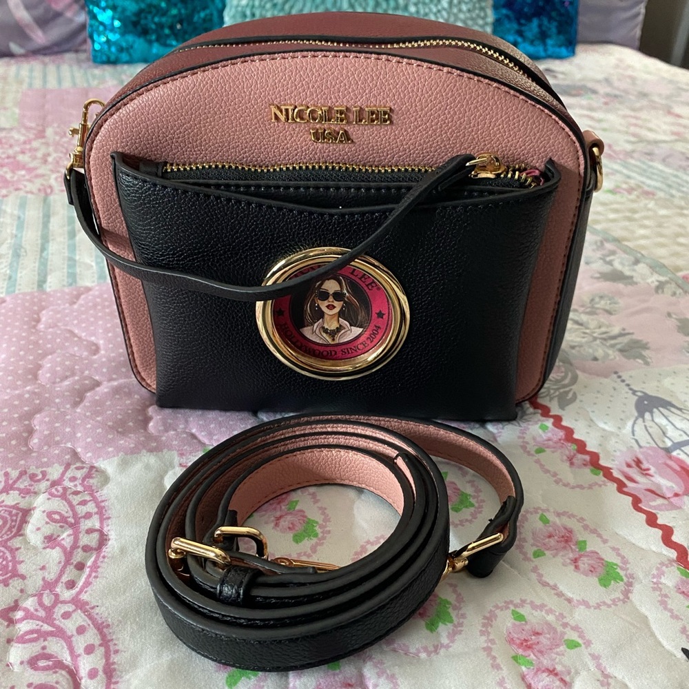 NEVER USED without tag‼️ NICOLE LEE "CAREER WOMEN" 2-PIECE CAMEO CROSSBODY BAG